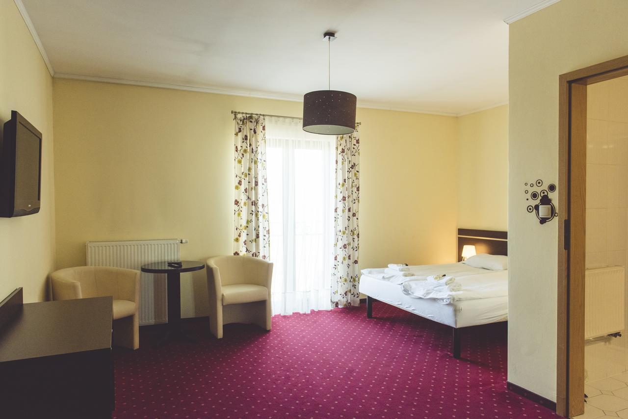 Hotel Odejewscy Хойнице Екстериор снимка